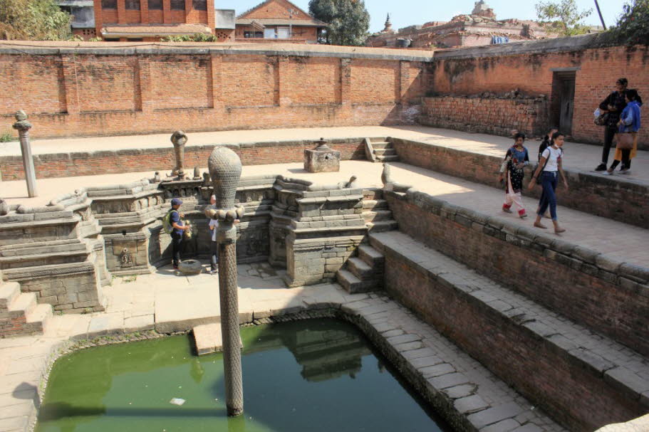 Schlangenteich im Königspalast in Bhaktapur