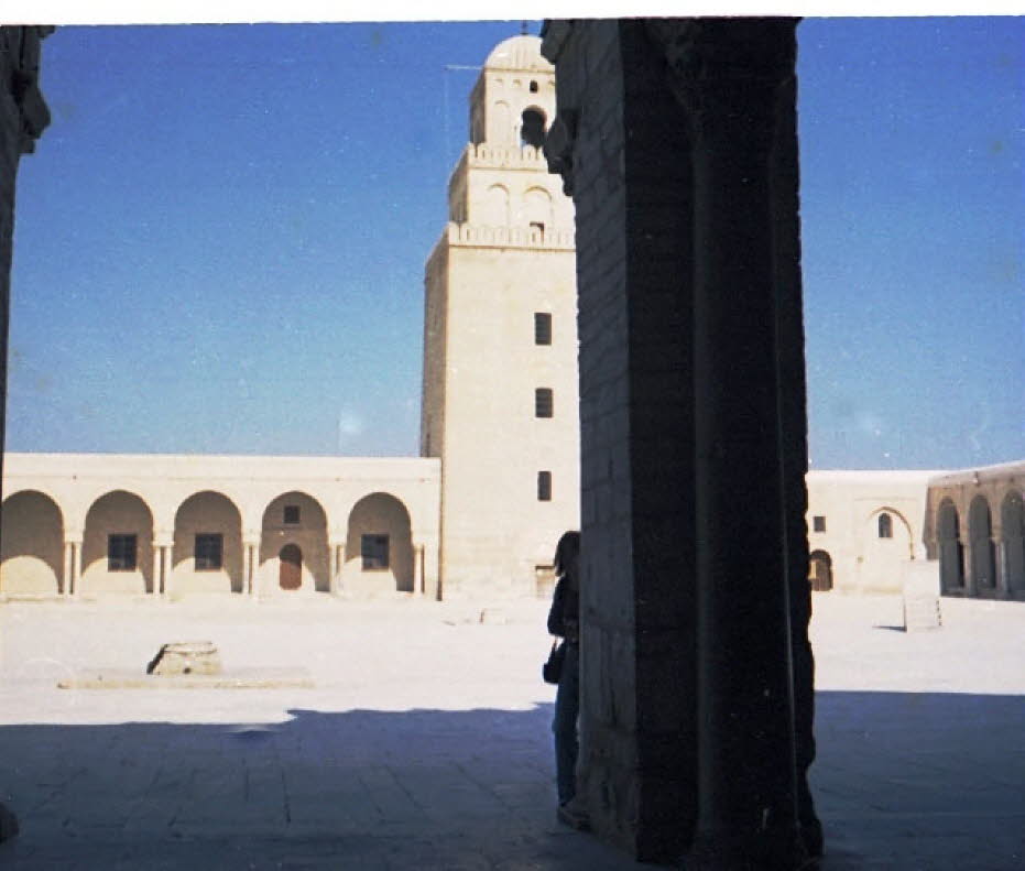 Kairouan - Kairouan ist nach Mekka, Jerusalem und Damaskus die viertheiligste Stadt des Islam und damit die bedeutendste islamische Stadt Nordafrikas. Sie trug einst den Beinahmen „Stadt der 300 Moscheen“.