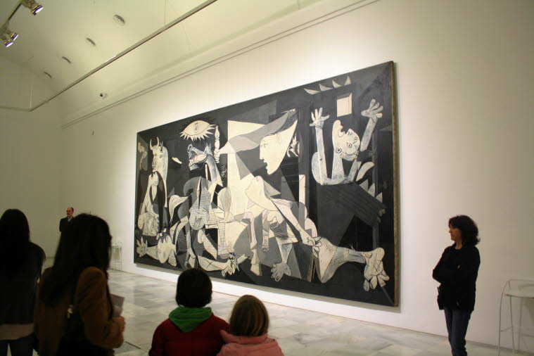 Madrid im November 2010 Museo Reina Sofía Guernica 