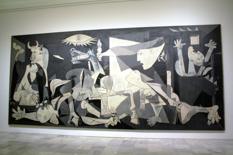 Madrid im November 2010 Museo Reina Sofía Guernica 