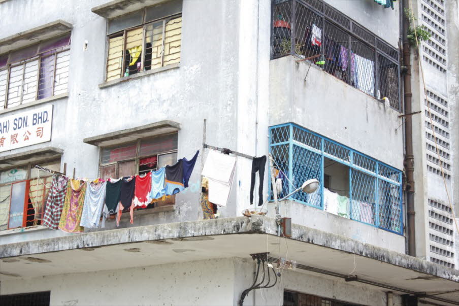 Sandakan ist die zweitgrößte Stadt in Sabah nach Kota Kinabalu an der Nordostküste von Borneo in Malaysia. Sie liegt an der Ostküste der Insel im Verwaltungszentrum der Sandakan Division und ist die ehemalige Hauptstadt von British North Borneo. Sie hat e