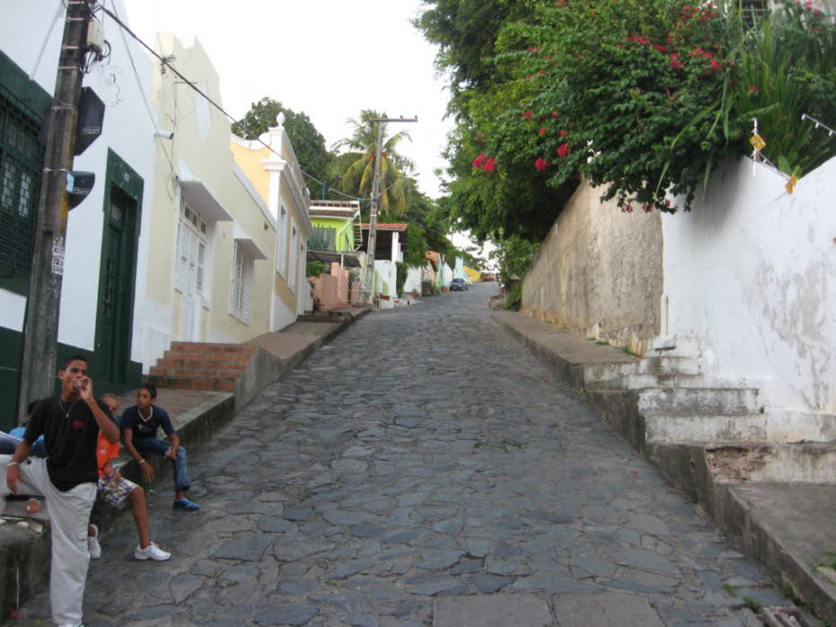 Olinda (aus dem Portugiesischen Ó linda, „O wie schön“) im Bundesstaat Pernambuco ist eine der ältesten Städte Brasiliens. Das Juwel barocker Architektur ist bis heute ein Spiegelbild der europäischen Kultur des 17. und 18. Jahrhunderts und ist seit 1982 