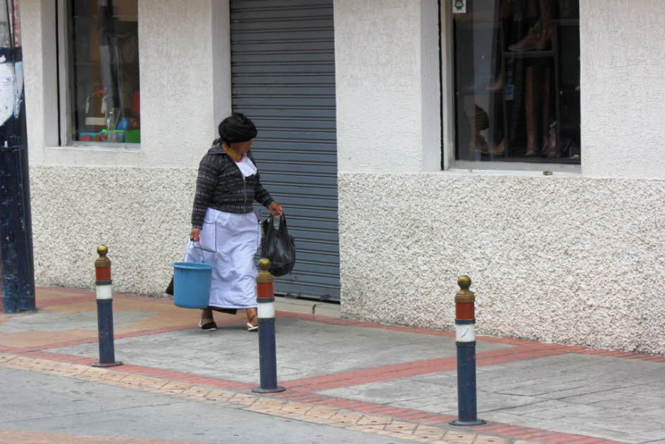 Otavalo: Otavalo, die Hauptstadt des Kantons Otavalo, hat eine Bevölkerung, die größtenteils aus der indigenen Gruppe von Otavalo besteht. Es befindet sich in der Provinz Imbabura in Ecuador. Nach der Volkszählung von 2010 hat die Stadt 39.354 Einwohner u