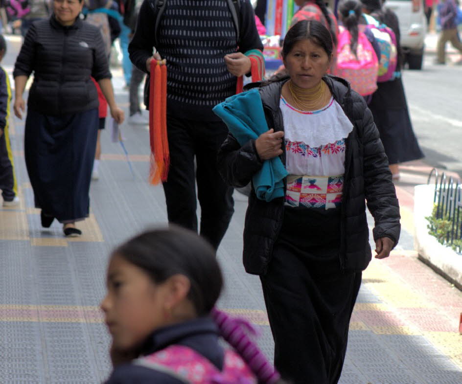 Otavalo: Otavalo war ein Gebiet, das hauptsächlich aus landwirtschaftlichen Gemeinden aufgrund der reichen vulkanischen Böden in diesem Gebiet bestand, aber mit dem Wachstum des Tourismus hat die Stadt begonnen, sich mehr auf die Herstellung von Kunsthand