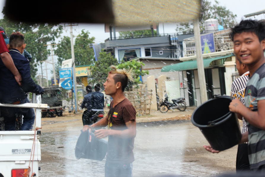 Wasserfest bei  Heho  Pindaya Inle See 