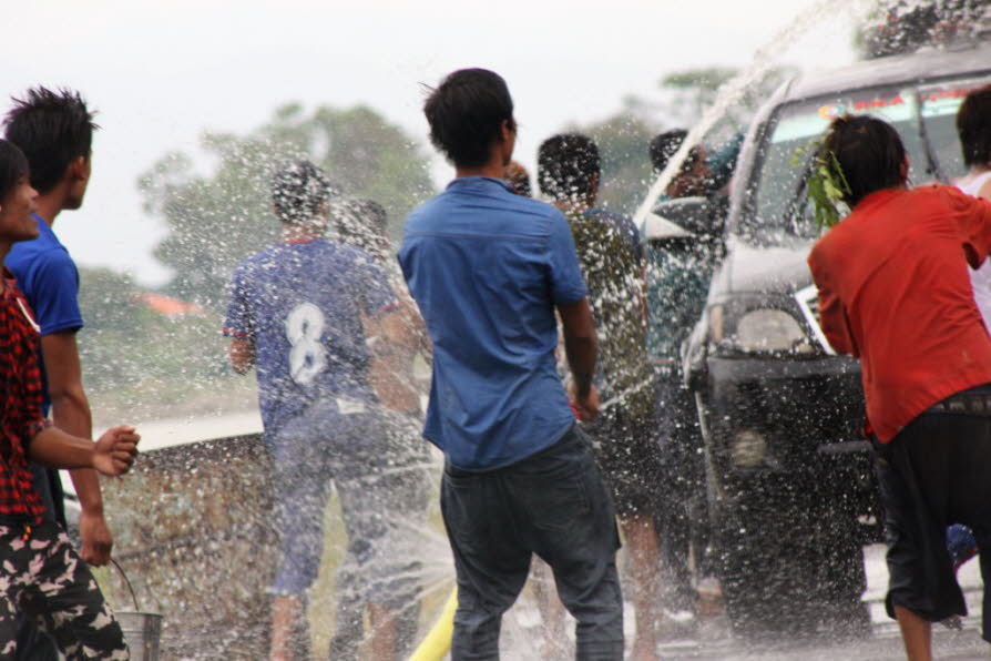 Wasserfest bei  Heho  Pindaya Inle See 