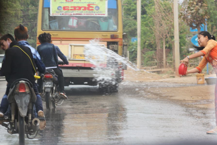 Wasserfest bei  Heho  Pindaya Inle See 