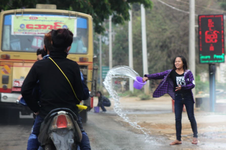 Wasserfest bei  Heho  Pindaya Inle See