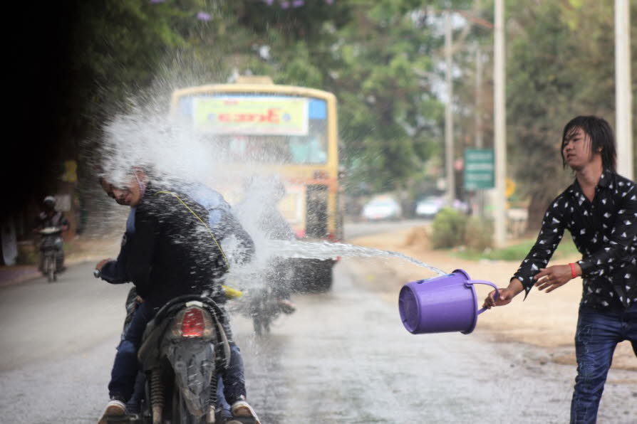 Wasserfest bei  Heho  Pindaya Inle See 