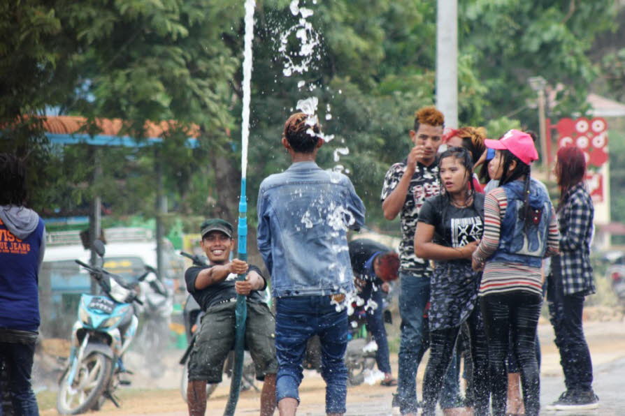 Wasserfest bei  Heho  Pindaya Inle See 