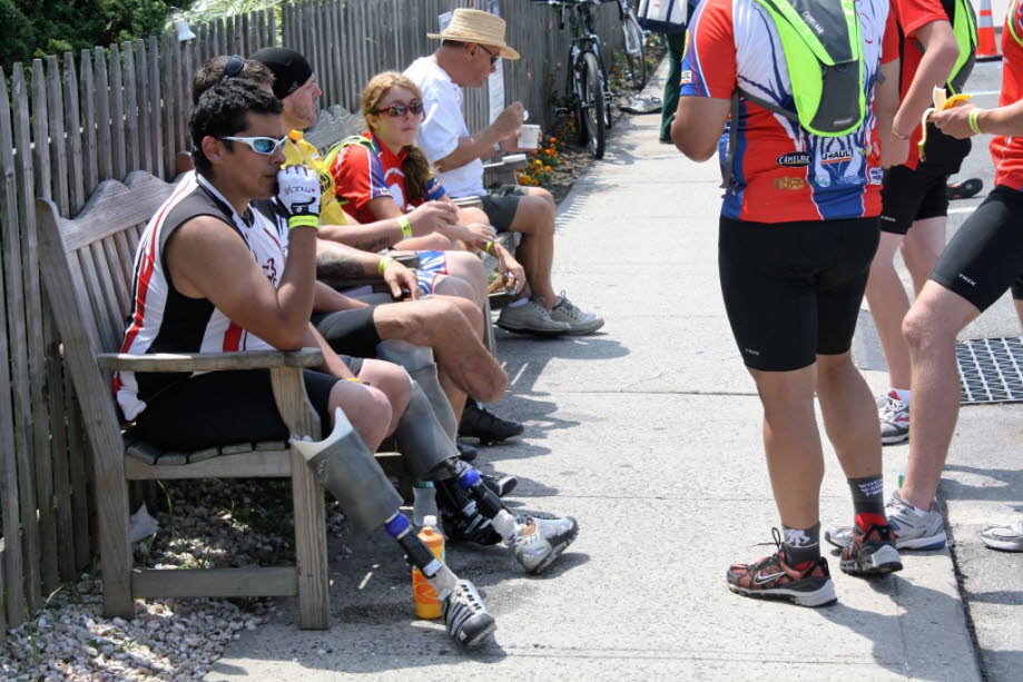 Wounded Warrier Project Long Island: Aber schon im März 2016 war das Ausmaß der Ausgaben der Verwundeten Krieger für Gehälter nicht vollständig bekannt. Alle arbeiteten an Daten aus den Jahren 2014-2015. Die Spenden an verwundete Krieger sanken von 2015 bœ