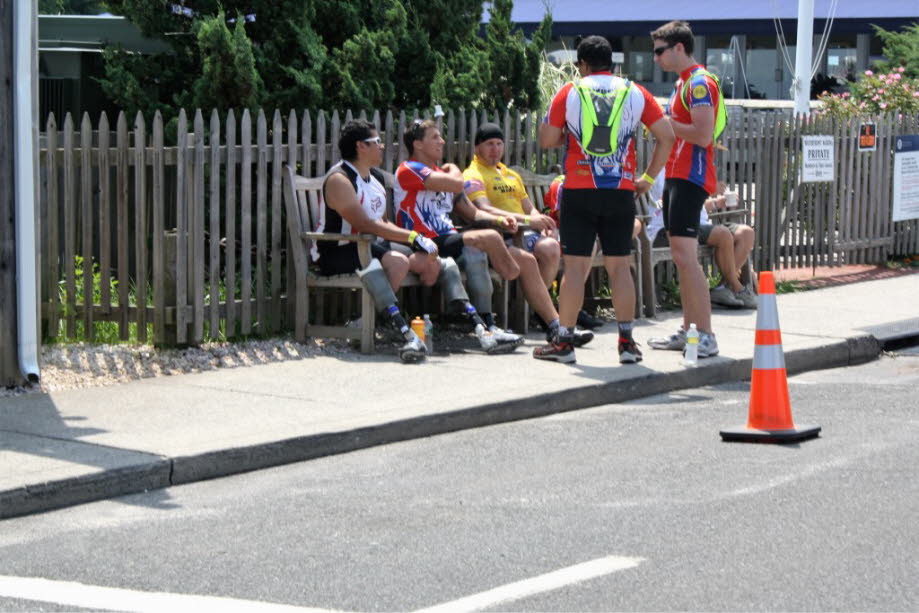 Wounded Warrier Project Long Island: Als Steven Nardizzi im März 2016 gefeuert wurde, betrug sein Gehalt aus dem Vorjahr 474.000 US-Dollar. Diese Zahl spiegelte eine Steigerung um 100.000 US-Dollar gegenüber dem Vorjahr wider. Neuere Untersuchungen zeigtev