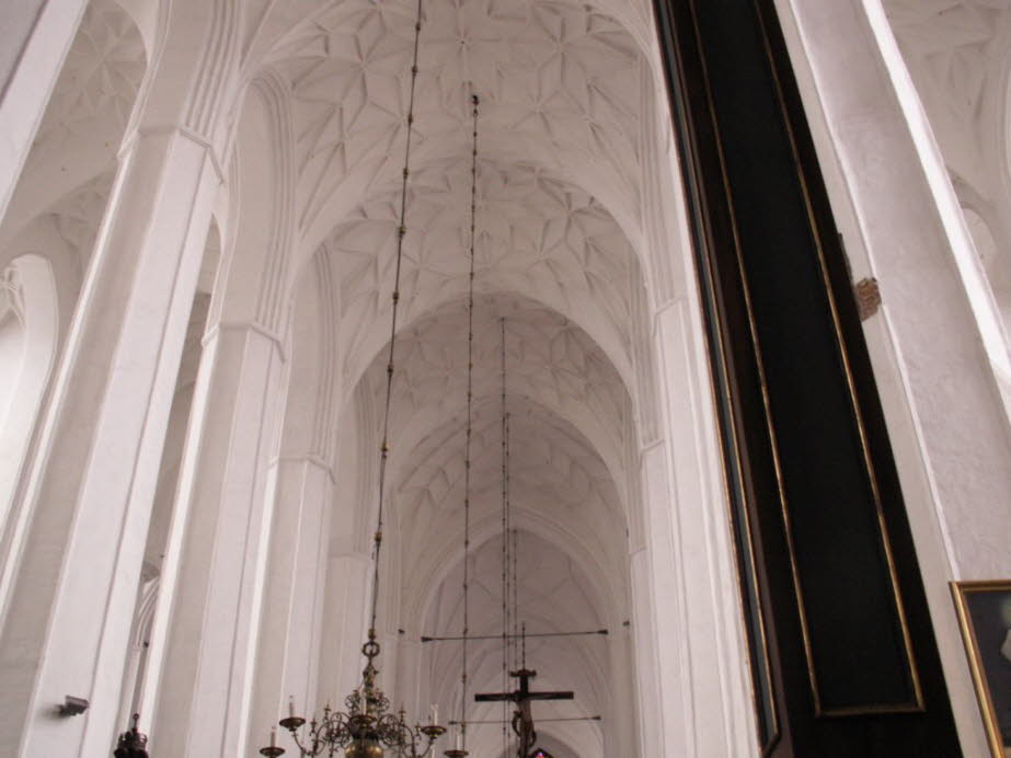 Katharinenkirche: „Diese gotische Kirche ist die älteste erhalten gebliebene Kirche Danzigs. Hier wurde im Jahre 1266 - Katharinenkirche: „Diese gotische Kirche ist die älteste erhalten gebliebene Kirche Danzigs. Hier wurde im Jahre 1266 der Leichnam des 