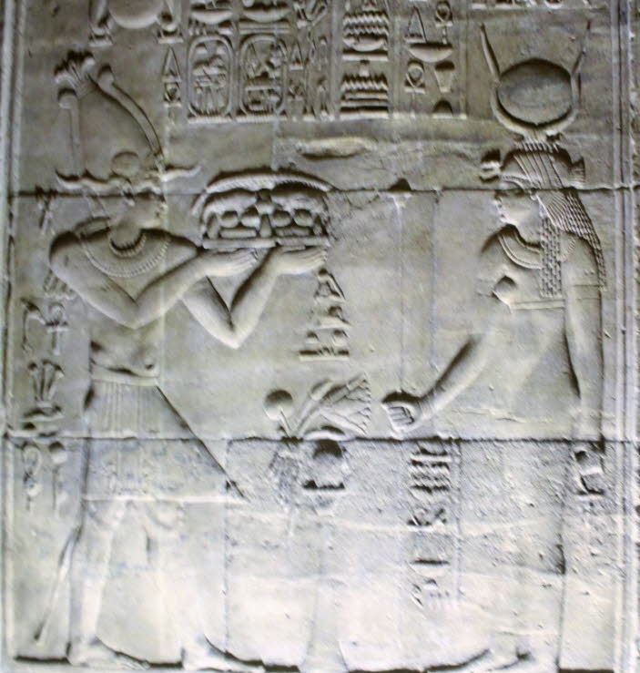 gut erhaltenes Flachrelief im Isis-Tempel