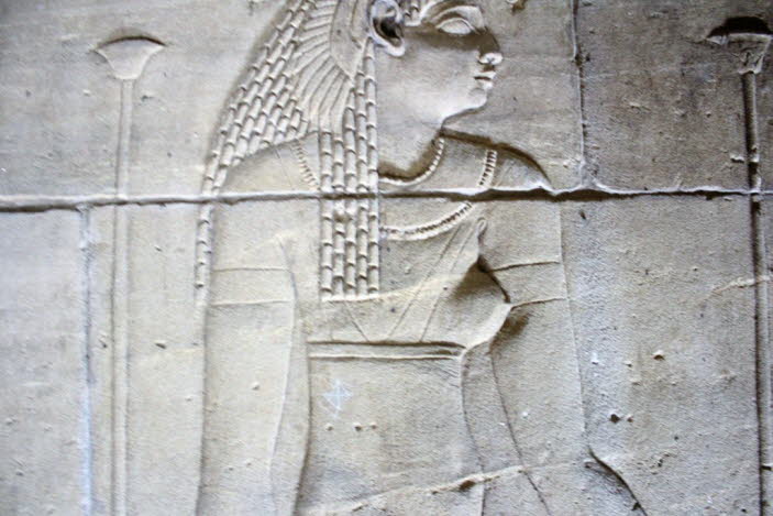 gut erhaltenes Flachrelief im Isis-Tempel (3)