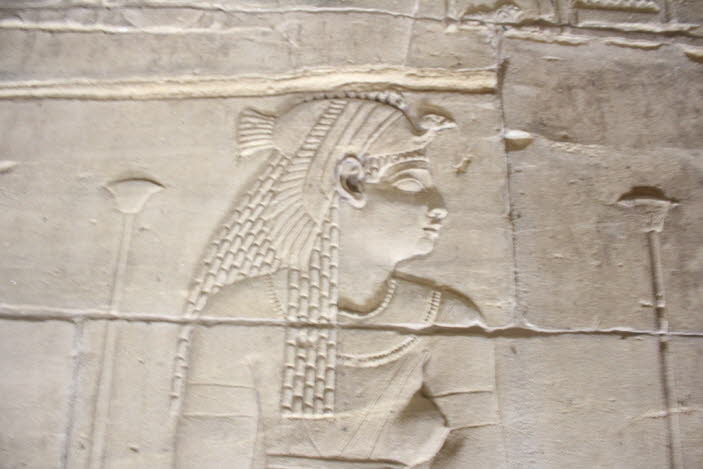 gut erhaltenes Flachrelief im Isis-Tempel (4)