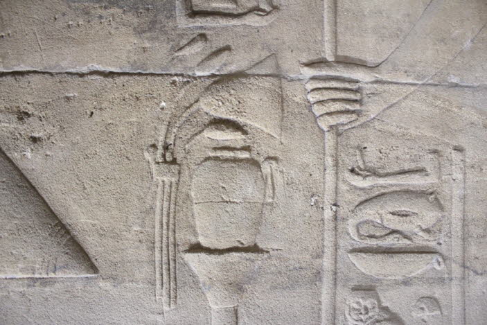 gut erhaltenes Flachrelief im Isis-Tempel (5)