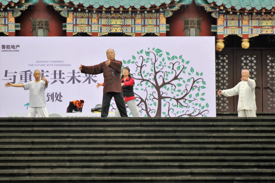 Tanzen in Quongqing auf dem Hauptplatz